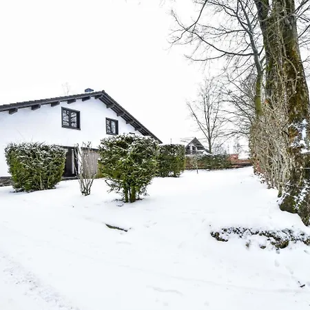 Casa vacanze Spacious Holiday In Mont With Garden
