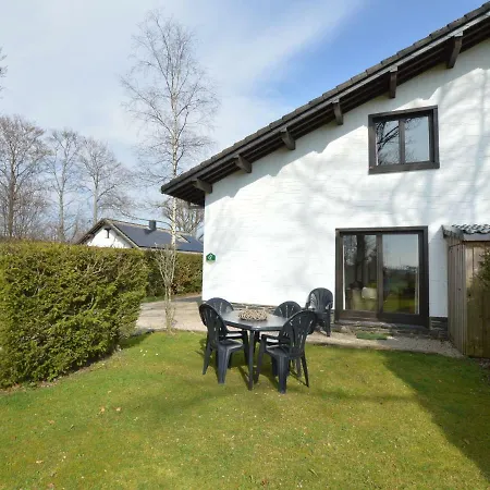 Spacious Holiday In Mont With Garden Vakantiehuis